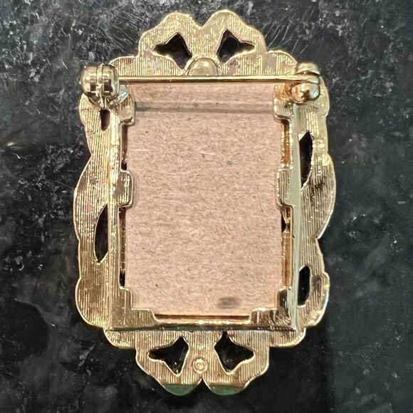 Mid-century modern vintage Gold photo locket brooch - Picture 2 of 3